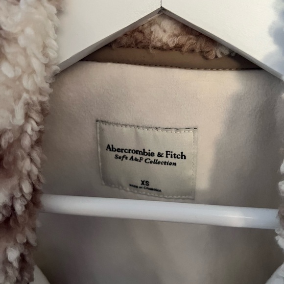 Abercrombie & Fitch Cream and Brown Fleece Jacket - Picture 4 of 4